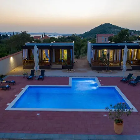Lovely In Drage With Swimming Pool Pakoštane